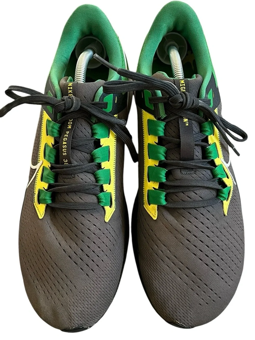 Nike Air Zoom Pegasus 38 Oregon Ducks Mens 12 DJ0840-001 Green & Yellow Sneakers